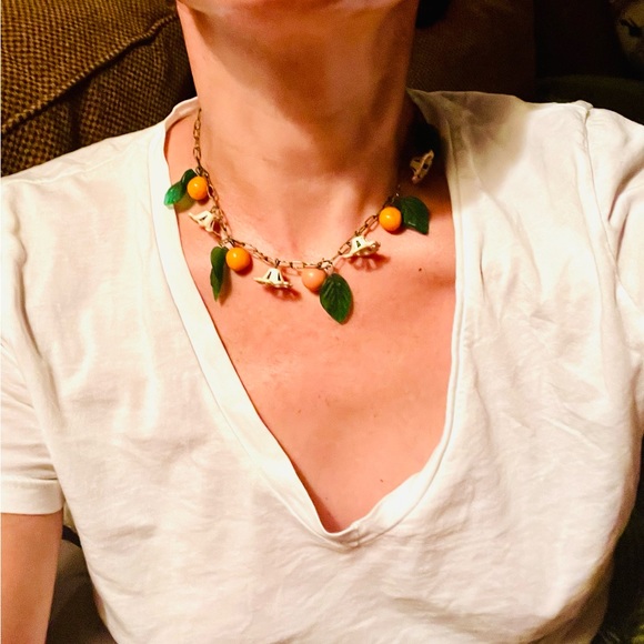 Vintage brass? Leaf and flower necklace. Stunning and simple. - Picture 4 of 8